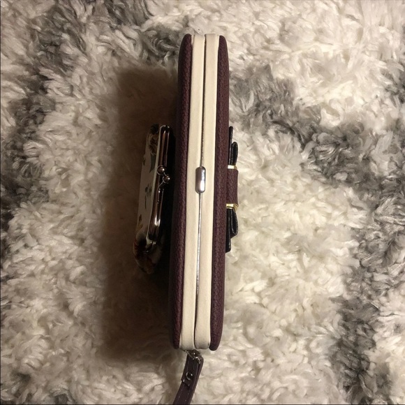 Fashion wallet with coin purse - Picture 4 of 11